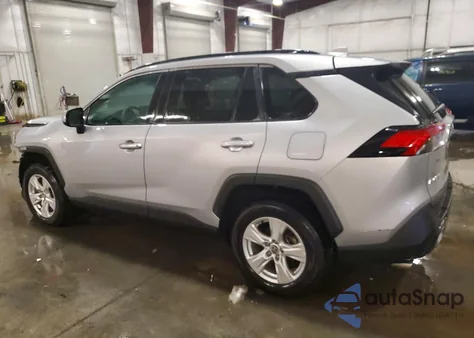2021 Toyota Rav4 Xle z USA, uszkodzony, nr VIN 2T3P1RFV5MW231237